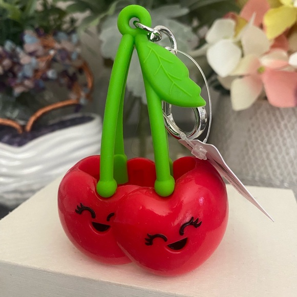 🆕🍒 BATH & BODY WORKS LIMITED EDITION “CHERRY PALS” POCKETBAC HOLDER. BRAND NEW! - Picture 2 of 3